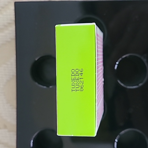 Mary Kay At Play Baked Eye Trio Tuxedo? - Picture 4 of 5